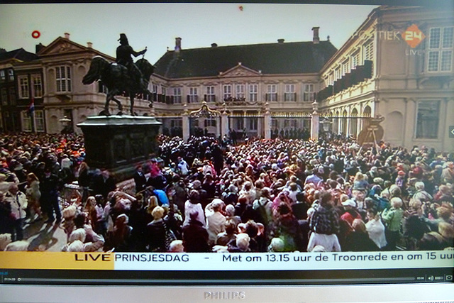 Crowd at the Noordeinde royal palace