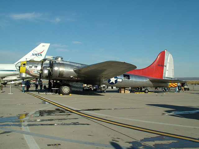 N3509G B-17G Pond Warbirds LLC