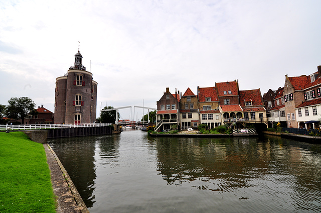 Enkhuizen – View of the harbour and the city gate Drommedaris