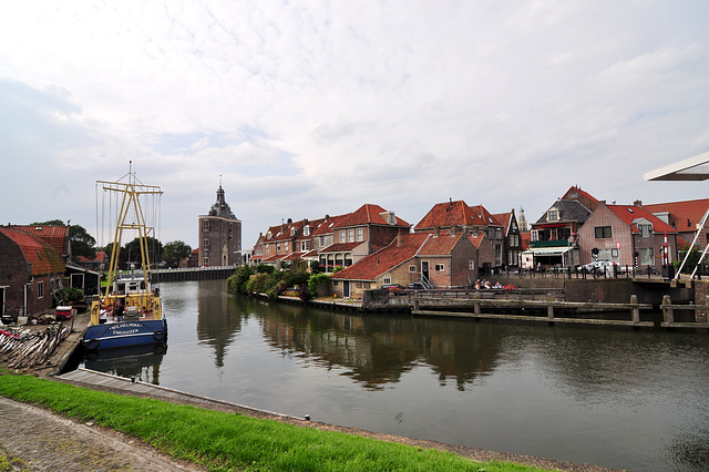 Enkhuizen – view of the harbour and city gate Drommedaris