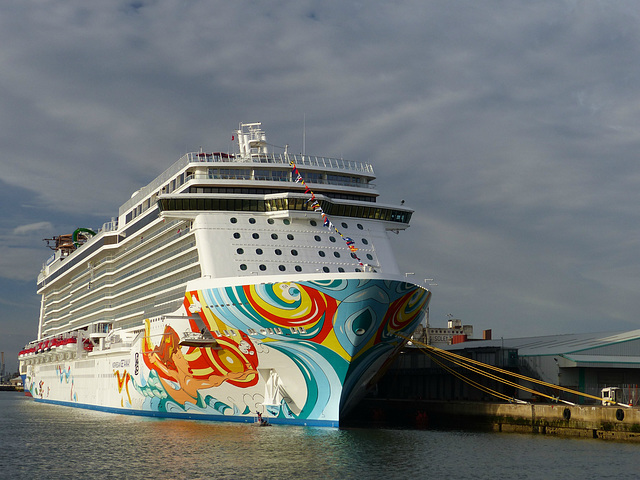 Norwegian Getaway at Southampton (2) - 14 January 2014