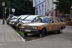 Mercedes-Benz 230E