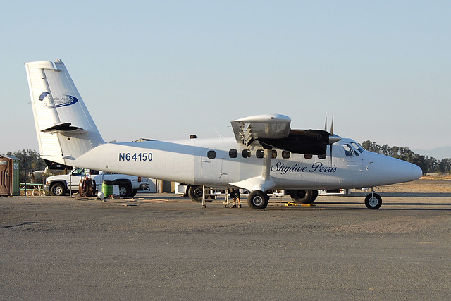 N64150 DHC-6 - Skydive Perris