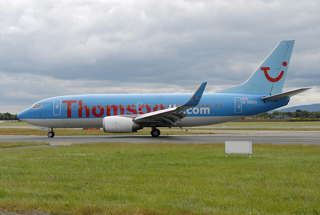 G-THOO B737-33V Thomsonfly