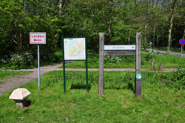 Leiden to the left – All attractions to the right