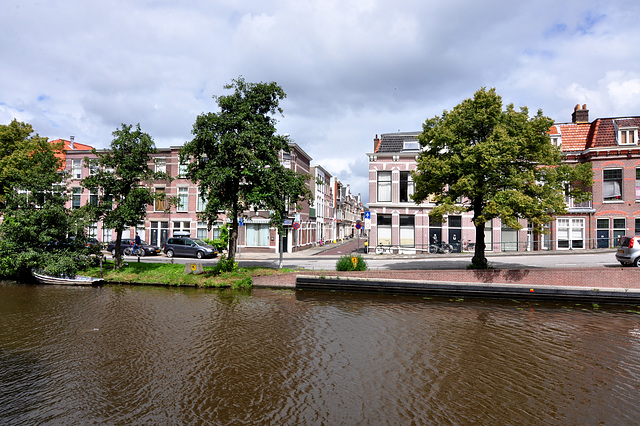 RIjnsburgersingel and the entrance to the Maredijk