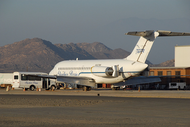 N127NK DC-9-21 Skydive Perris