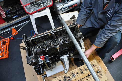 ipernity: Rebuilding a Mercedes OM616 engine – Tightening the head ...