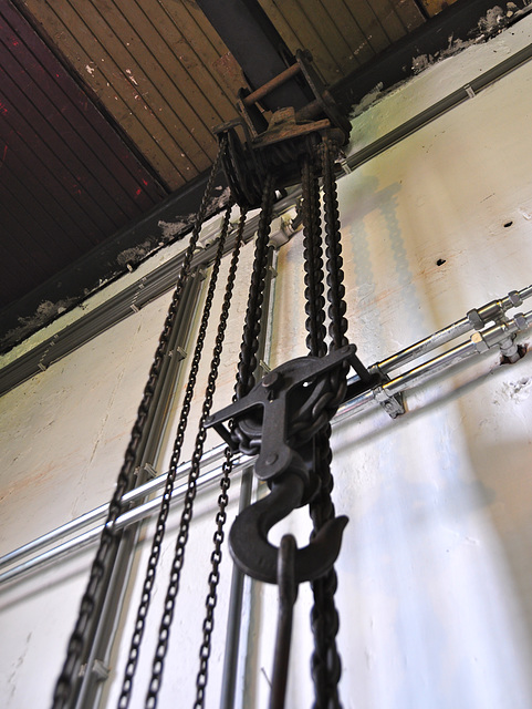 Chains in the old pumping station “De Antagonist”