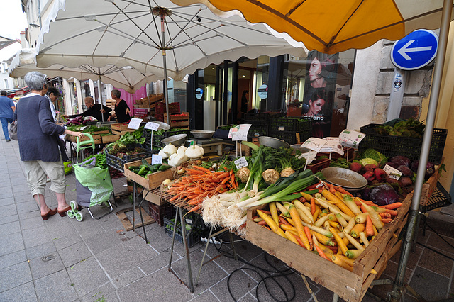 France 2012 – Friday market in Chalon-sur-Saône