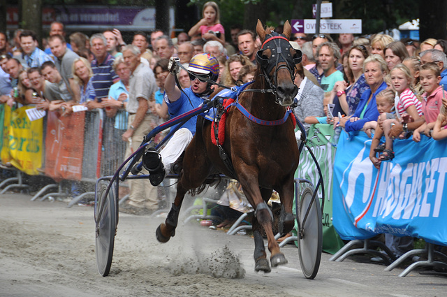 Short-track harness racing in 10 shots – number 4 Short-track harness racing in 10 shots – number 4