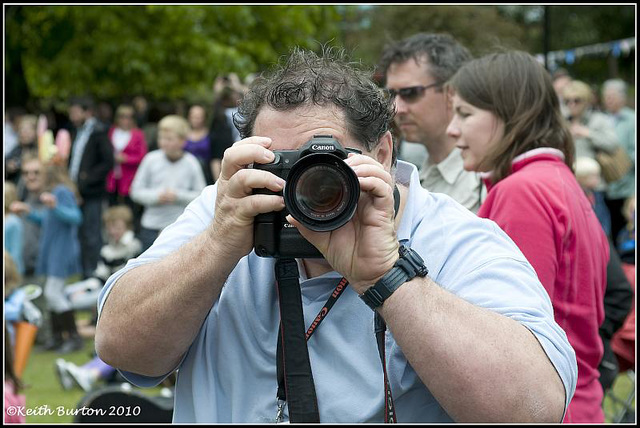 Exmouth Festival 2010 - some bloke with a Canon