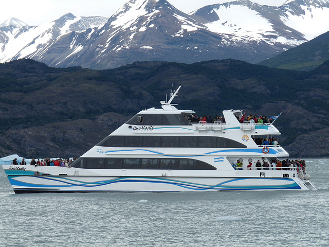 Catamaran 'Quo Vadis' on Lago Argentina