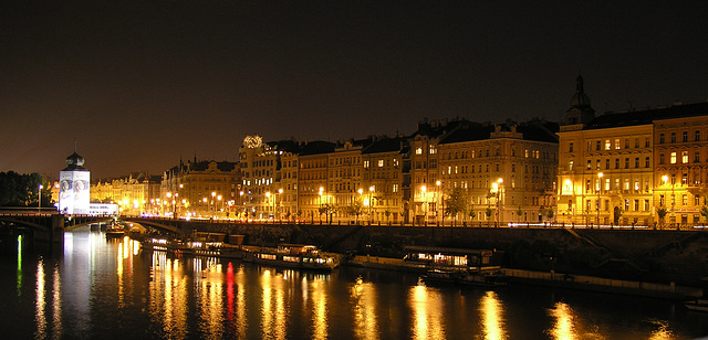 Praha in der Nacht