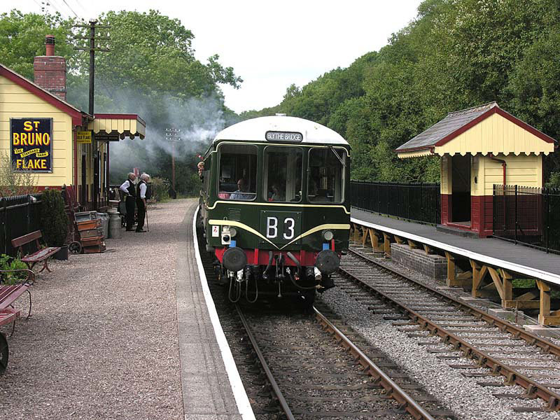 DMU departs Consall