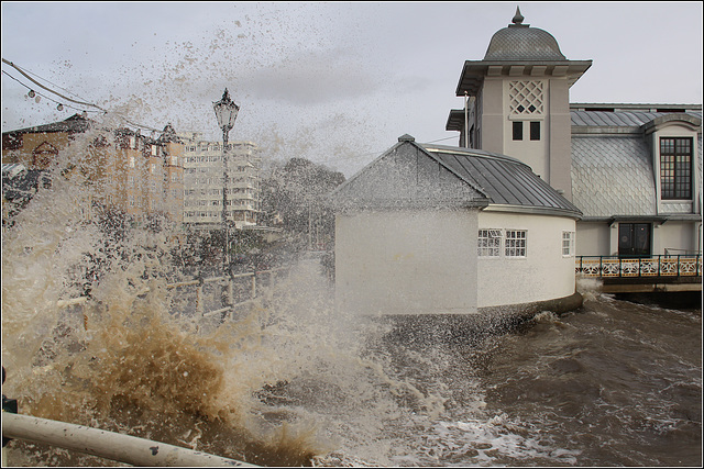 High tides and wind