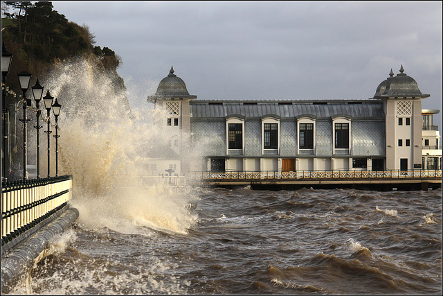 High tides and wind