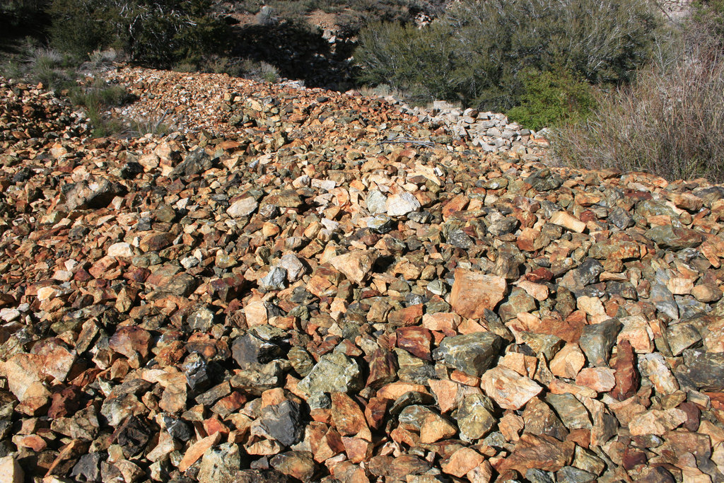 Multicolored spoil heaps