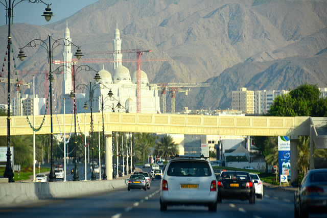 Oman 2013 – Driving into Muscat