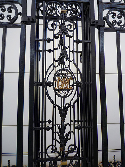 The preserved gates from the old Queen's Road entrance, NPL detail.