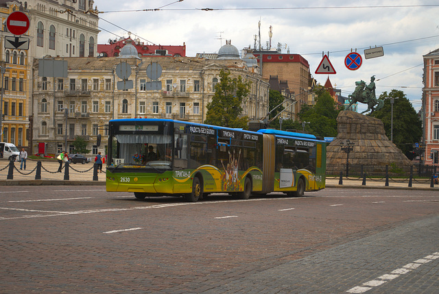 ElectroLAZ 20 aka LAZ-E301 Oberleitungsbus auf dem Sofijskajaplatz