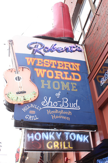 Sign, Robert's Western World