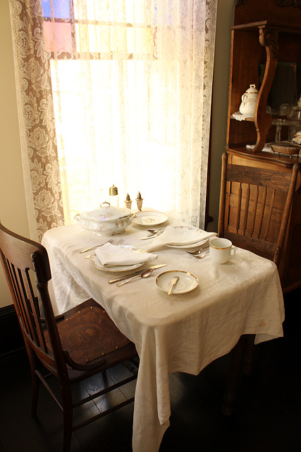 Dining room, "Old Kentucky Home"