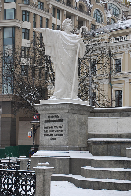 Fürstin Olga Denkmal -- Apostel Andreas Skulptur