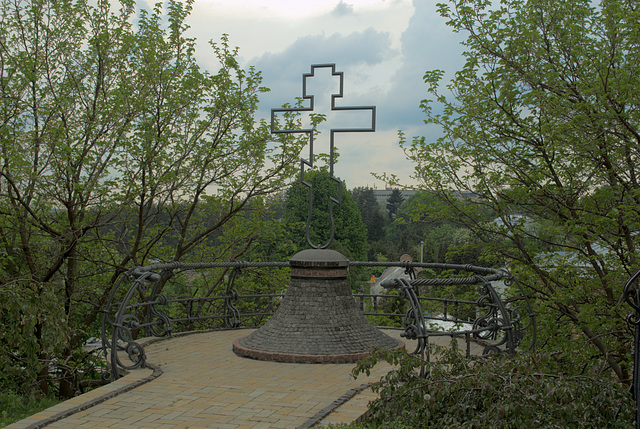 Kreuz-Skulptur im Ionas Kloster