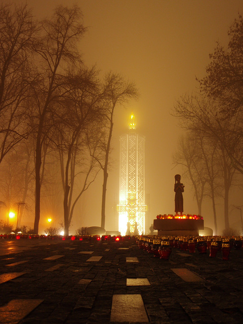 Holodomor Denkmal im Nebel