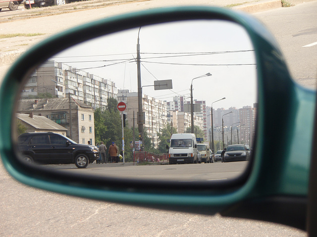 Die Straße hinter den Spiegeln