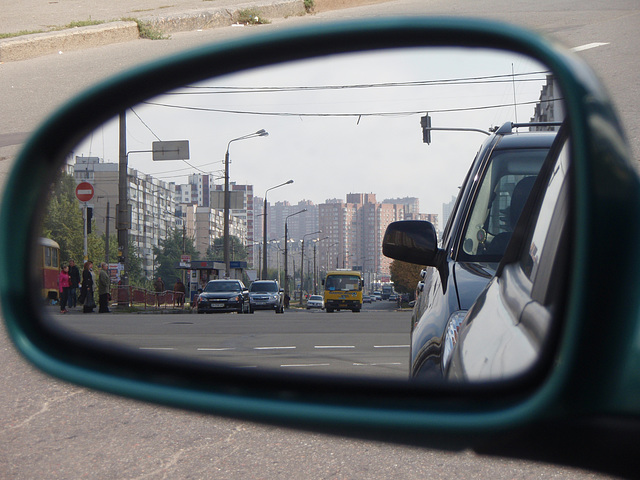 Die Straße hinter den Spiegeln