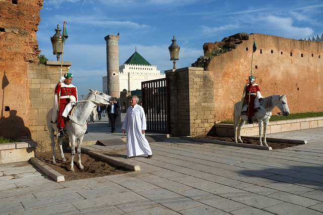 Gardes aux abords du Mausolée de Mohammed V à Rabat