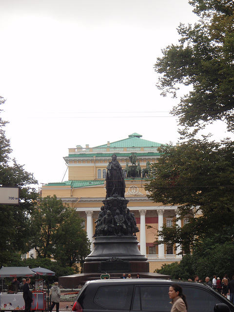 Katharine II Denkmal und Alexandrinski Theater