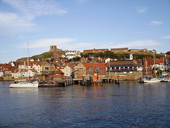 gbw - Whitby evening high tide