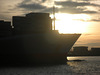Bug und Container in der Abendsonne