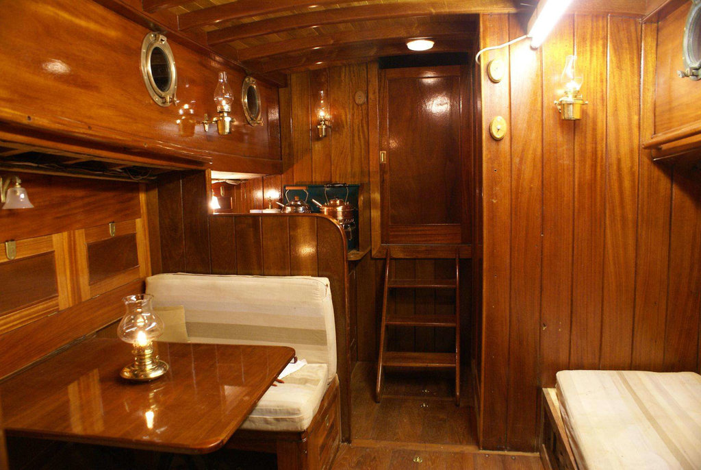 MF - Cabin to wheelhouse (aft - refitted)
