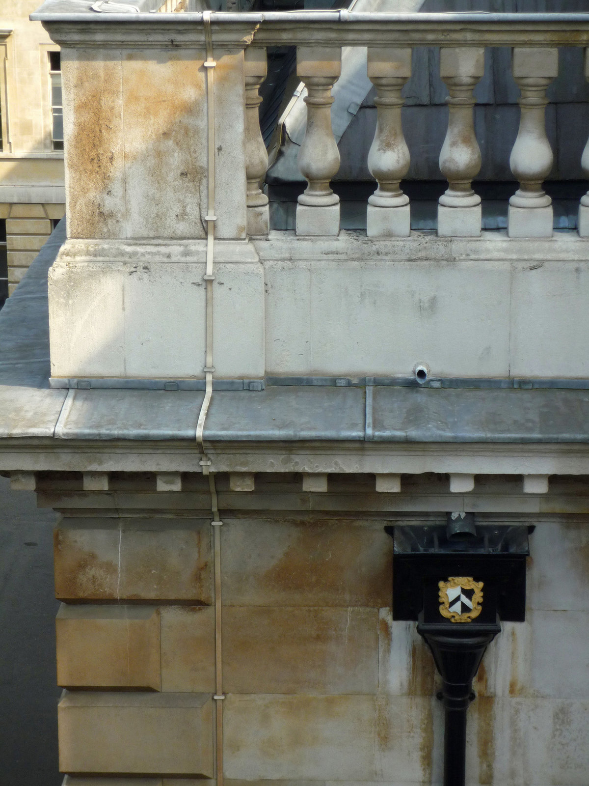 Drain hopper with Barts shield