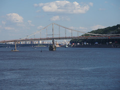 Dnepr und Fußgänger Brücke