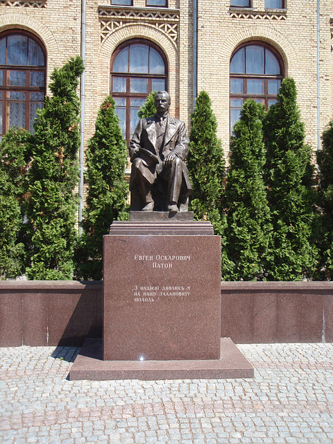 Paton Denkmal in NTUU-KPI Paton Denkmal in NTUU-KPI