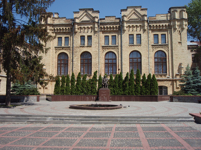 Paton Denkmal in NTUU-KPI Paton Denkmal in NTUU-KPI