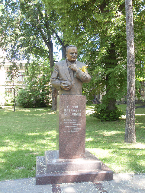 Koroljow Denkmal in NTUU-KPI Koroljow Denkmal in NTUU-KPI