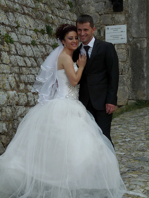 Shkodra- Newlyweds at Rozafa Castle