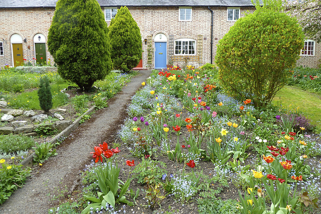 Stratford-upon-Avon 2013 – Well-kept garden