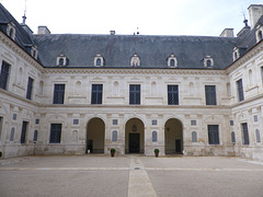 Ancy le Franc, cour intérieure.