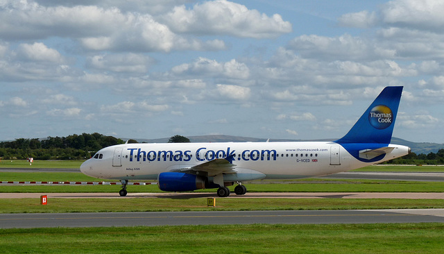 Airbus A320-321 G-VCED (Thomas Cook)