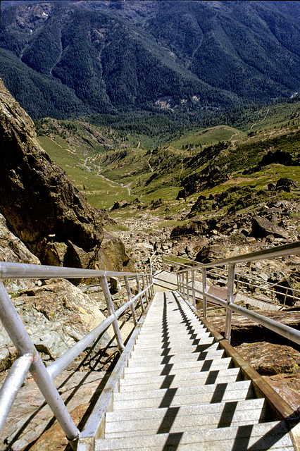 Stairway Down!