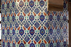 tiled pillar with tulip motif