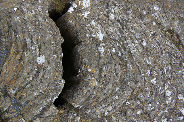 rope lava with cleft