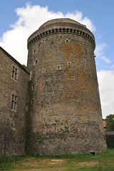 Donjon du château de Saint-Mesmin - Deux-Sèvres